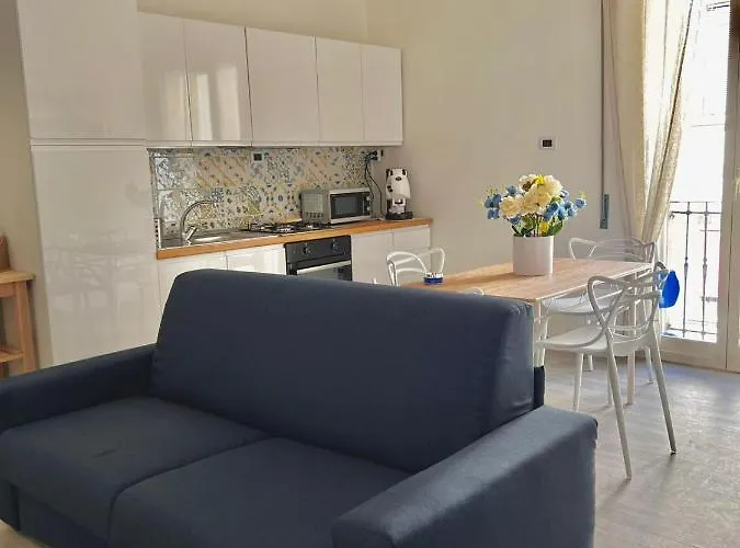 Zara - Free Parking 나폴리